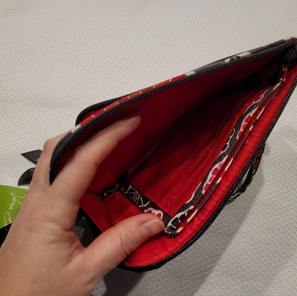 NWT Vera Bradley Zip Zip Wristlet Cheery Blossoms - Picture 3 of 5